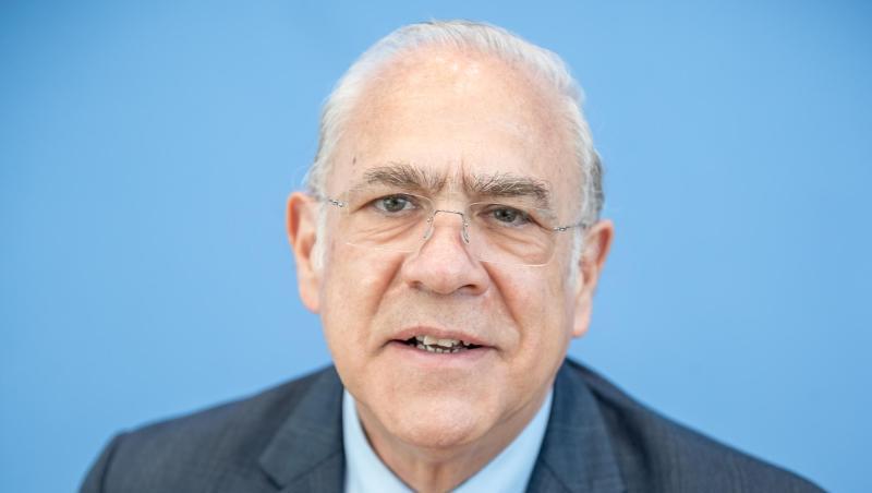 OECD-Generalsekretär Angel Gurria stellt den Wirtschaftsbericht der Organisation für Deutschland vor.