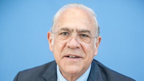 OECD-Generalsekret&auml;r Angel Gurria stellt den Wirtschaftsbericht der Organisation f&uuml;r Deutschland vor.