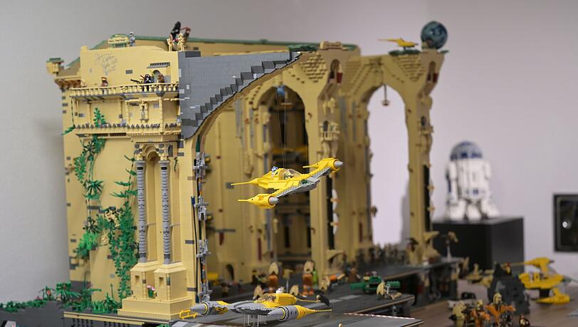Dieses "Star-Wars"-Set steht schon aufgebaut im Showroom - fünf Jahre Bauzeit. Dieses "Star-Wars"-Set steht schon aufgebaut im Showroom - fünf Jahre Bauzeit.