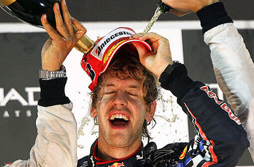 Abu Dhabi: 2010 fing Vettel im Wüstenstaat Ferrari-Star Fernando Alonso noch ab und gewann das Rennen. Deutschland hatte sechs Jahre nach Michael Schumacher wieder einen Formel-1-Weltmeister.