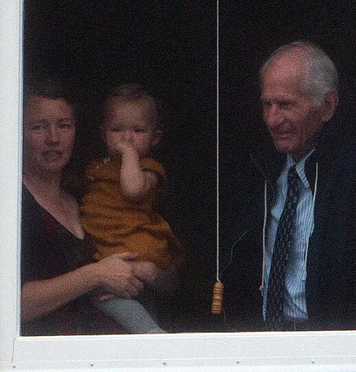 Der kleine George schaute sich das Spektakel vom Fenter in der Residenz den Generalgouverneus an.