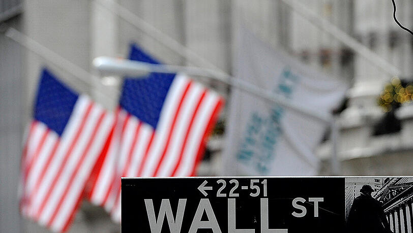 Dass es statt massiver Bargeldspritzen Aktien mit Haltefrist als Boni gab, gefiel den Bankern an der Wall Street zunächst überhaupt nicht. Doch nun dürfen sich viele gerade deshalb die Hände reiben. Dass es statt massiver Bargeldspritzen Aktien mit Haltefrist als Boni gab, gefiel den Bankern an der Wall Street zunächst überhaupt nicht. Doch nun dürfen sich viele gerade deshalb die Hände reiben.
