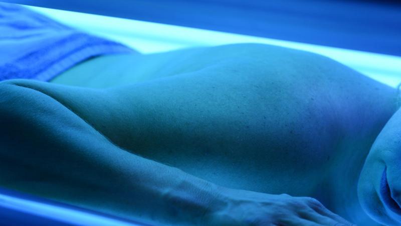 Nochmal bräunen vor dem Lockdown: Das dachten sich wohl einige Kunden, die abends nochmal ins Solarium gingen. (Symbolbild)