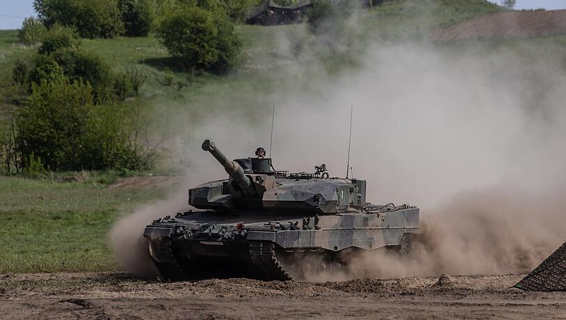 Um diese Panzer wird heftiggestritten: ein Leopard bei einer Übung in Polen.
