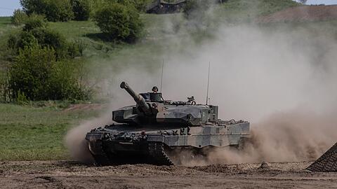 Um diese Panzer wird heftiggestritten: ein Leopard bei einer Übung in Polen.