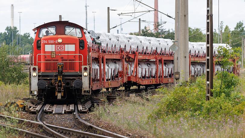 Bei DB Cargo steht derzeit alles auf dem Prüfstand - jetzt soll die Werke-Landschaft umstrukturiert werden. (Symbolbild)