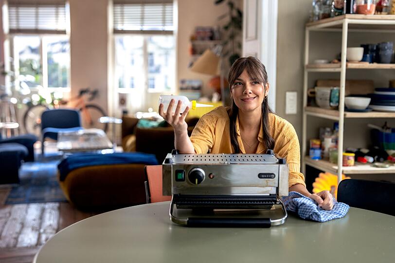 Rebecca (Janina Uhse) will Olli zeigen, wer das Sagen hat und greift zu immer perfideren Mitteln. Rebecca (Janina Uhse) will Olli zeigen, wer das Sagen hat und greift zu immer perfideren Mitteln.