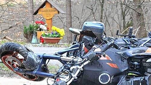 Eines der verunglückten Motorräder. Eines der verunglückten Motorräder.