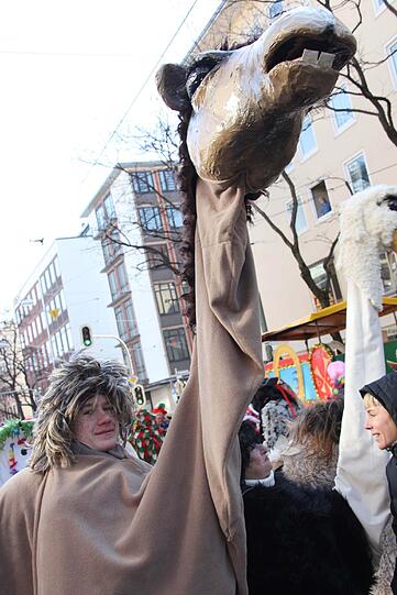 Damische Ritter: Auch bei Minusgraden lassen es die Narren in München krachen. Die Bilder vom Umzug