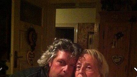 Renate Lerchenberger mit irem Sohn Thomas. "Ich habe ihr auf dem Krankenbett versprochen, dass ich Franzi zurückbringe", sagt er. Renate Lerchenberger mit irem Sohn Thomas. "Ich habe ihr auf dem Krankenbett versprochen, dass ich Franzi zurückbringe", sagt er.