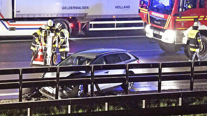 Die Bilder vom Unfallort auf der A8.
