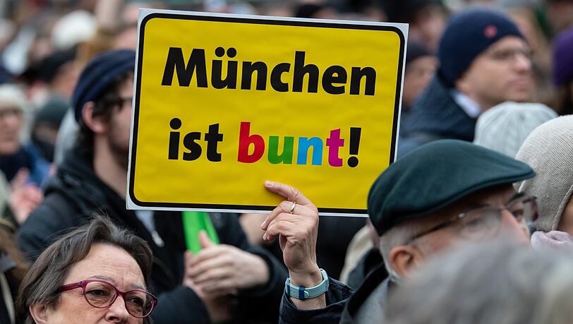 "München ist bunt", ein auf Demonstrationen gerne hochgehaltener Plakatspruch. Doch im Alltag erleben erschreckend viele Menschen, dass Vielfalt von Mitbürgern als Problem gesehen wird. Sie werden Opfer von Hasskriminalität.