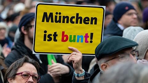 "München ist bunt", ein auf Demonstrationen gerne hochgehaltener Plakatspruch. Doch im Alltag erleben erschreckend viele Menschen, dass Vielfalt von Mitbürgern als Problem gesehen wird. Sie werden Opfer von Hasskriminalität.