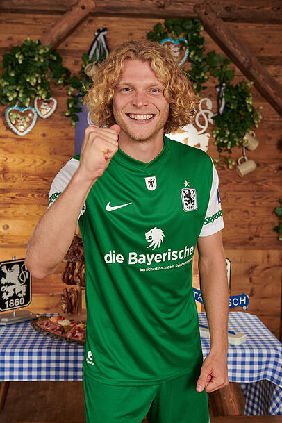 Neulöwe Jesper Verlaat scheint's jedenfalls zu gefallen. Neulöwe Jesper Verlaat scheint's jedenfalls zu gefallen.