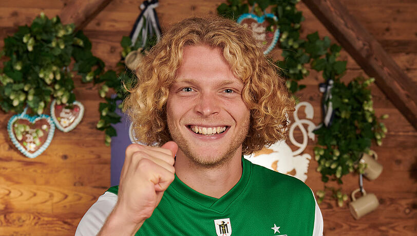 Neulöwe Jesper Verlaat scheint's jedenfalls zu gefallen. Neulöwe Jesper Verlaat scheint's jedenfalls zu gefallen.