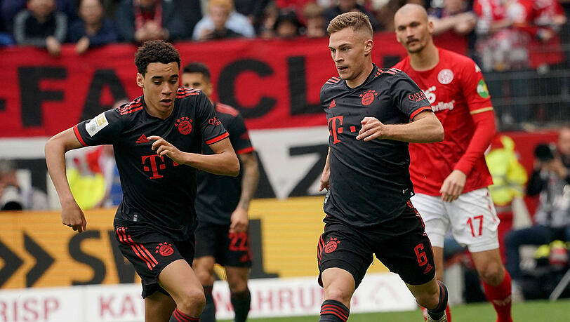 Personalengpass beim FC Bayern: Joshua Kimmich (r.) ist angeschlagen, für Jamal Musiala kommt ein Startelf-Einsatz gegen Leverkusen wohl zu früh. Personalengpass beim FC Bayern: Joshua Kimmich (r.) ist angeschlagen, für Jamal Musiala kommt ein Startelf-Einsatz gegen Leverkusen wohl zu früh.