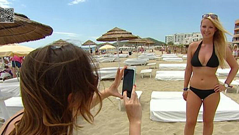 Mit diesen Tricks gelingt das perfekte Bikini-Selfie Mit diesen Tricks gelingt das perfekte Bikini-Selfie