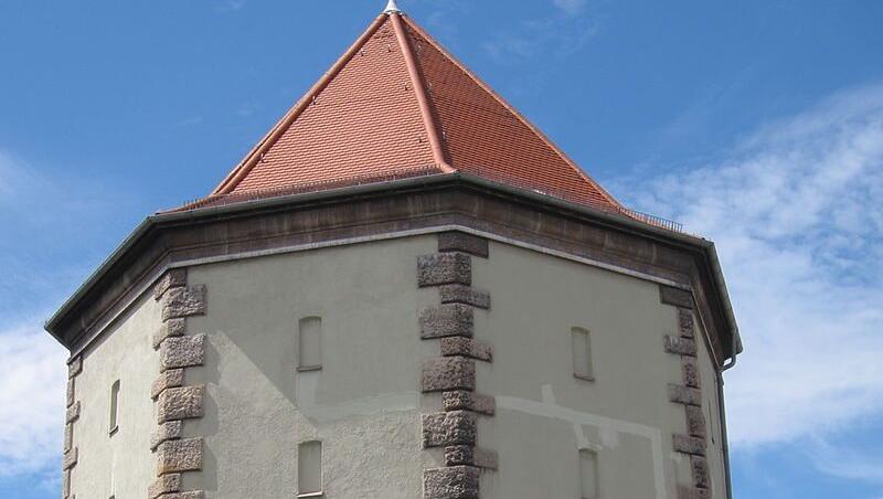Der hochbunker an der Schleißheimer Straße wird nicht zum Hort umgebaut. Der hochbunker an der Schleißheimer Straße wird nicht zum Hort umgebaut.