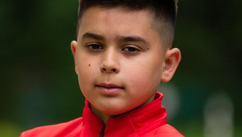 Kenan, 10 Jahre alt, posiert für ein Foto. Foto: Nicolas Armer Kenan, 10 Jahre alt, posiert für ein Foto. Foto: Nicolas Armer