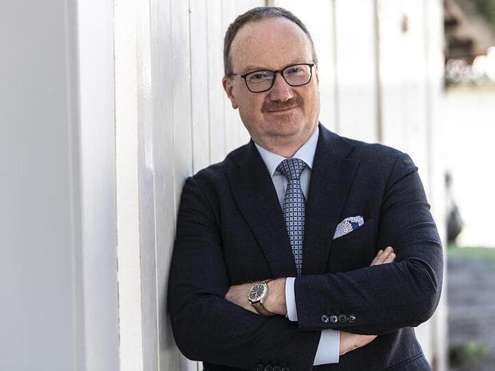 Der Chef der "Wirtschaftsweisen", Lars Feld, sieht eine Vier-Tage-Woche mit Lohnausgleich kritisch.