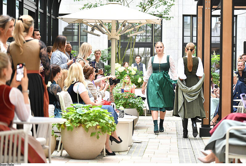 Der Catwalk im Innenhof des "Rosewood Munich"