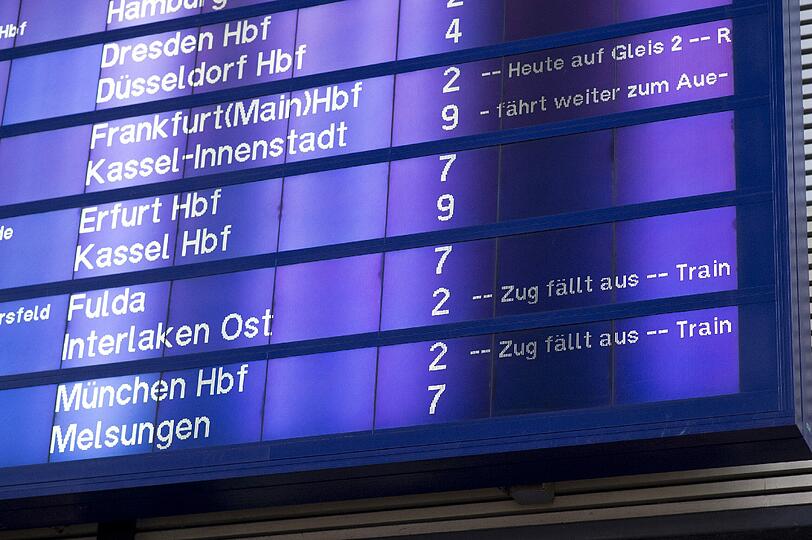 Auch am Tag nach Niklas kann der Zugverkehr noch nicht normal aufgenommen werden.