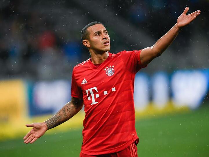 Münchens Thiago gestikuliert. Foto: Tom Weller/dpa/Archivbild