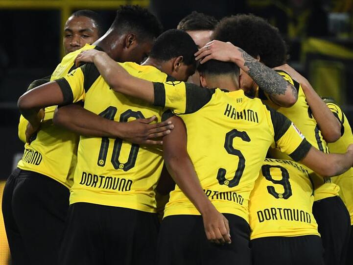 BVB-Spieler bejubeln ein Tor gegen Bayer Leverkusen.