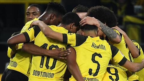BVB-Spieler bejubeln ein Tor gegen Bayer Leverkusen.