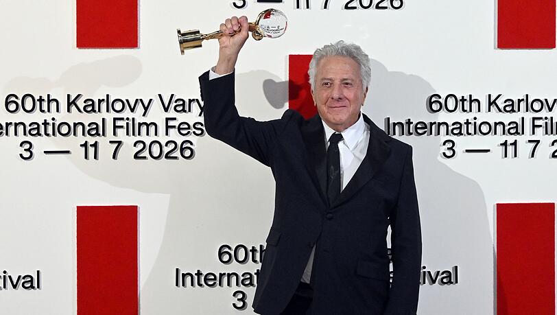 Hollywood-Star Dustin Hoffman ist beim 60. internationalen Filmfestival von Karlsbad (Karlovy Vary) mit dem Kristallglobus ausgezeichnet worden. Hollywood-Star Dustin Hoffman ist beim 60. internationalen Filmfestival von Karlsbad (Karlovy Vary) mit dem Kristallglobus ausgezeichnet worden.