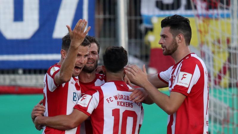 Die Würzburger Kickers steigen als zweite Mannschaft direkt in die 2. Liga auf. Die Würzburger Kickers steigen als zweite Mannschaft direkt in die 2. Liga auf.