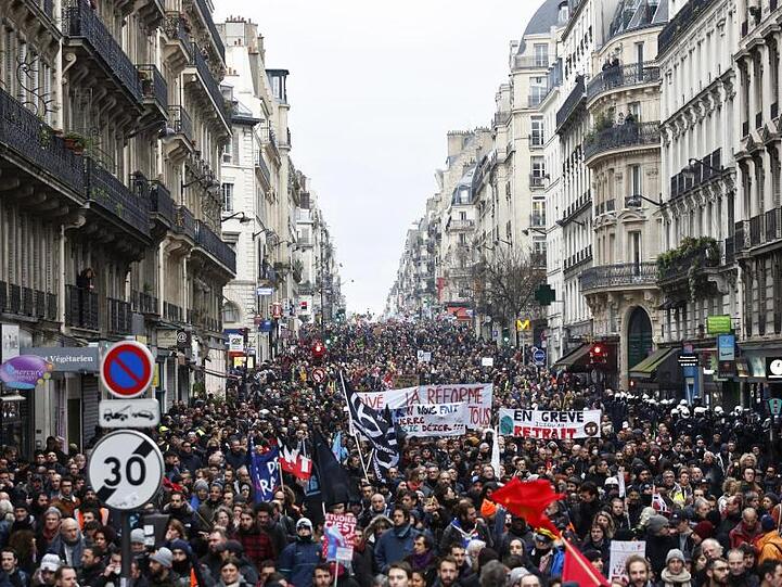 Protest gegen die Rentenreform in Paris.