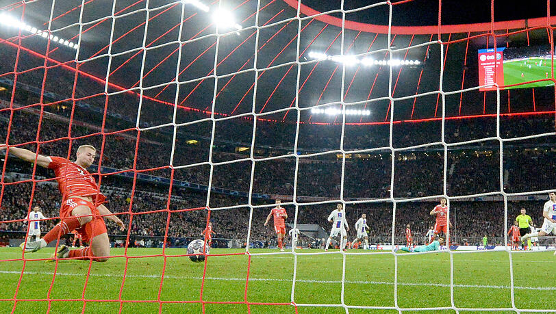 Ein entscheidender Moment: Innenverteidiger Matthijs de Ligt kratzte gegen PSG einen Schuss gerade noch von der Linie und verhinderte so den Rückstand. Ein entscheidender Moment: Innenverteidiger Matthijs de Ligt kratzte gegen PSG einen Schuss gerade noch von der Linie und verhinderte so den Rückstand.