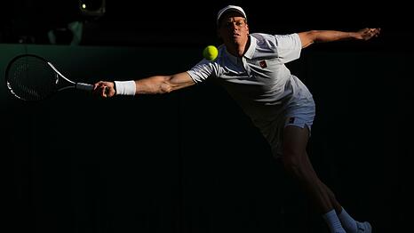 Jannik Sinner kommt in Wimbledon weiter.