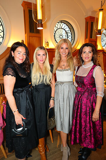 Michaela Aschberger, Alessandra Geissel, Sandra Abt und Maria Serifova