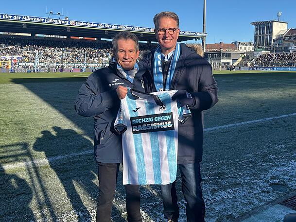 1860-Präsident Gernot Mang (l.) und Martin Gräfer, Vorstand von Hauptsponsor "die Bayerische", präsentierten am vergangenen Wochenende noch Einigkeit.