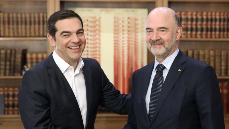 Alexis Tsipras (l), Premierminister von Griechenland, reicht Pierre Moscovici, EU-Kommissar für Wirtschaft und Finanzen, bei einem Treffen zur Begrüßung die Hand. Alexis Tsipras (l), Premierminister von Griechenland, reicht Pierre Moscovici, EU-Kommissar für Wirtschaft und Finanzen, bei einem Treffen zur Begrüßung die Hand.