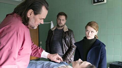 Ria Larsen (Karoline Schuch) im Obduktionssaal.