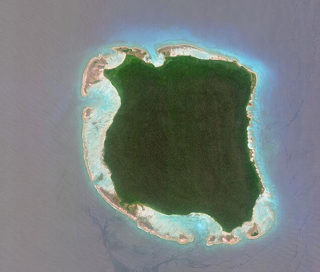 North Sentinel Island ist nur knapp 60 Quadratkilometer groß, aber dennoch richtig gefährlich - sogar lebensgefährlich. Denn die rund 50 Sentinelesen, die auf der Insel leben, verjagen oder töten Menschen, die es wagen, ihr Reich zu betreten. Dies geschah zuletzt 2018, als der US-Amerikaner und Missionar John Allen Chau nach Warnungen mit Pfeilen getötet wurde. North Sentinel Island ist nur knapp 60 Quadratkilometer groß, aber dennoch richtig gefährlich - sogar lebensgefährlich. Denn die rund 50 Sentinelesen, die auf der Insel leben, verjagen oder töten Menschen, die es wagen, ihr Reich zu betreten. Dies geschah zuletzt 2018, als der US-Amerikaner und Missionar John Allen Chau nach Warnungen mit Pfeilen getötet wurde.