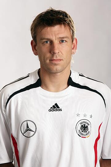 Eine Rückenmarksverletzung zwang den Nationalspieler aufzuhören: Bernd Schneider.
