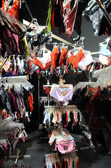 Die Erotikmesse "Eros und Amore" gastiert ein Wochenende lang in München. Für die Besucher gibt's heiße Auftritte von drallen Erotik-Stars. Sehen Sie hier die Bilder von den letzten Messen!