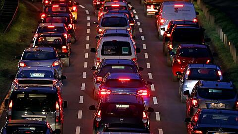 Pendler sollen st&auml;rker entlastet werden. (Archivbild)