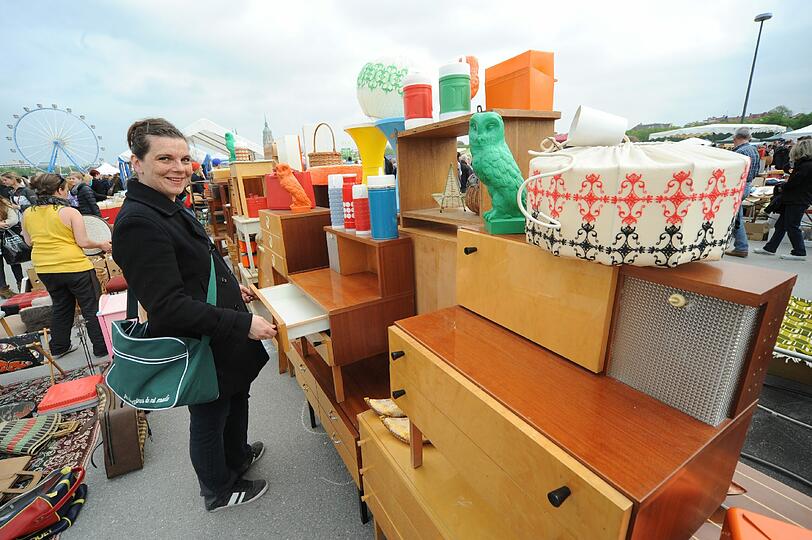 Bayerns größter Flohmarkt. Am Samstag waren wieder über 20000 Schnäppchenjäger da! Wir zeigen die besten und kuriosesten Bilder!