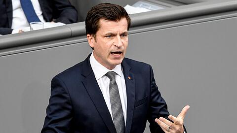 Kommunen-Spitzenvertreter André Berghegger, hier noch als CDU-Bundestagsabgeordneter am Rednerpult. (Archivbild)