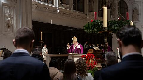 Die Zahl der Erwachsenenfirmungen in Bayern schwankt - auch niedrigem Niveau.