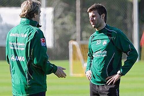 Haben klar Schiff gemacht und Fürths Trainer Mike Büskens (l.) glaubt, dass Marco Caligiuri nun nochmals richtig aufdreht.