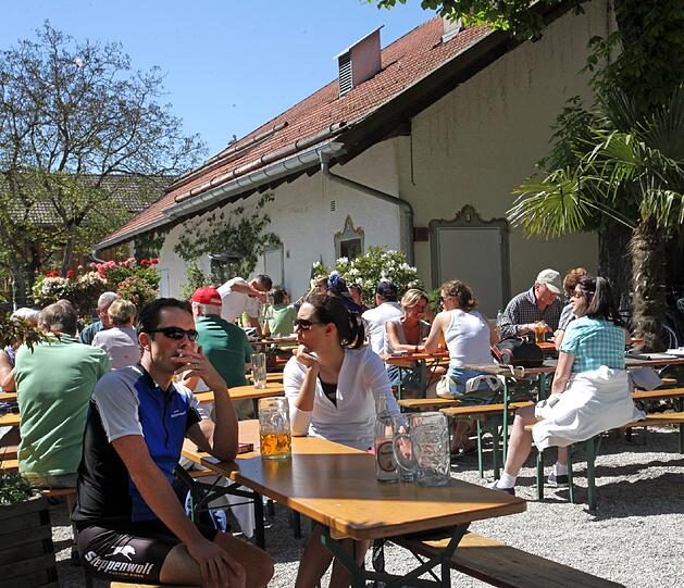 Die Schlossgaststätte Leutstetten &ndash; früher war sie das Bedienstetendomizil des Wittelsbacher-Schlosses.