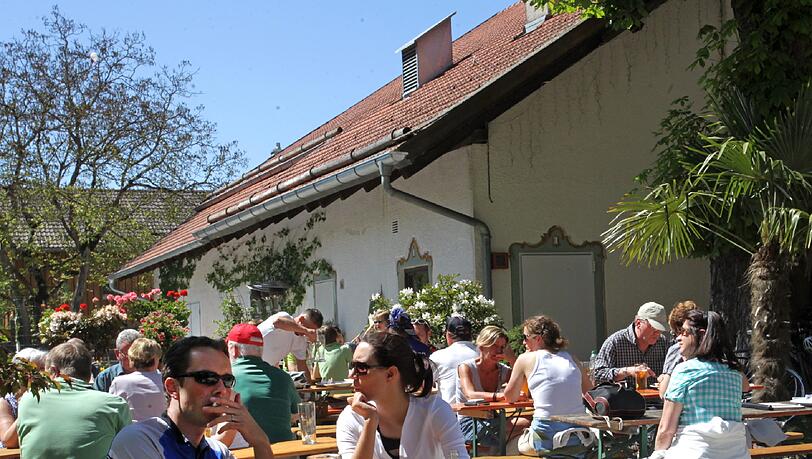 Die Schlossgaststätte Leutstetten – früher war sie das Bedienstetendomizil des Wittelsbacher-Schlosses. Die Schlossgaststätte Leutstetten – früher war sie das Bedienstetendomizil des Wittelsbacher-Schlosses.