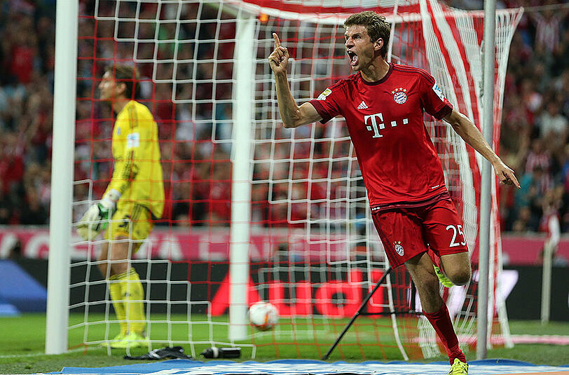 Das Eröffnungsspiel zur aktuellen Saison gewann der FC Bayern mit 5:0 gegen den Hamburger SV - hier jubelt Thomas Müller.