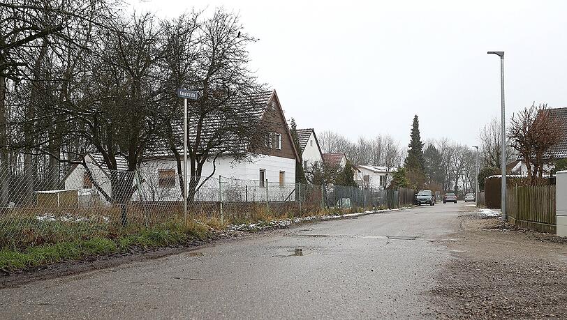 Die Kanalstraße: Hier könnten bald Gebühren fällig werden. Die Kanalstraße: Hier könnten bald Gebühren fällig werden.